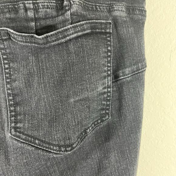 NWOT Torrid Women's Bombshell Skinny Premium Stretch High Rise Destructed Jeans - Picture 11 of 12